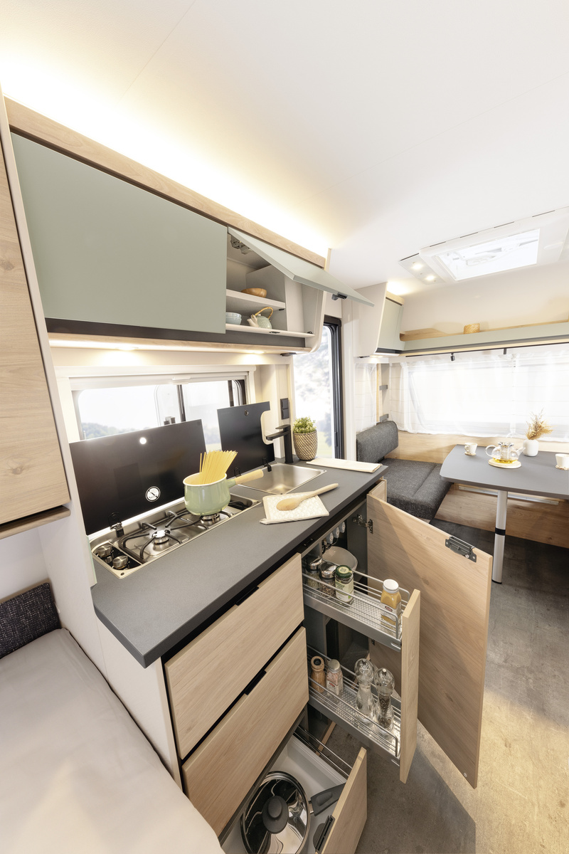 DET_Camper_460_EL_Kueche_Variante_A_251124_RET-Screen