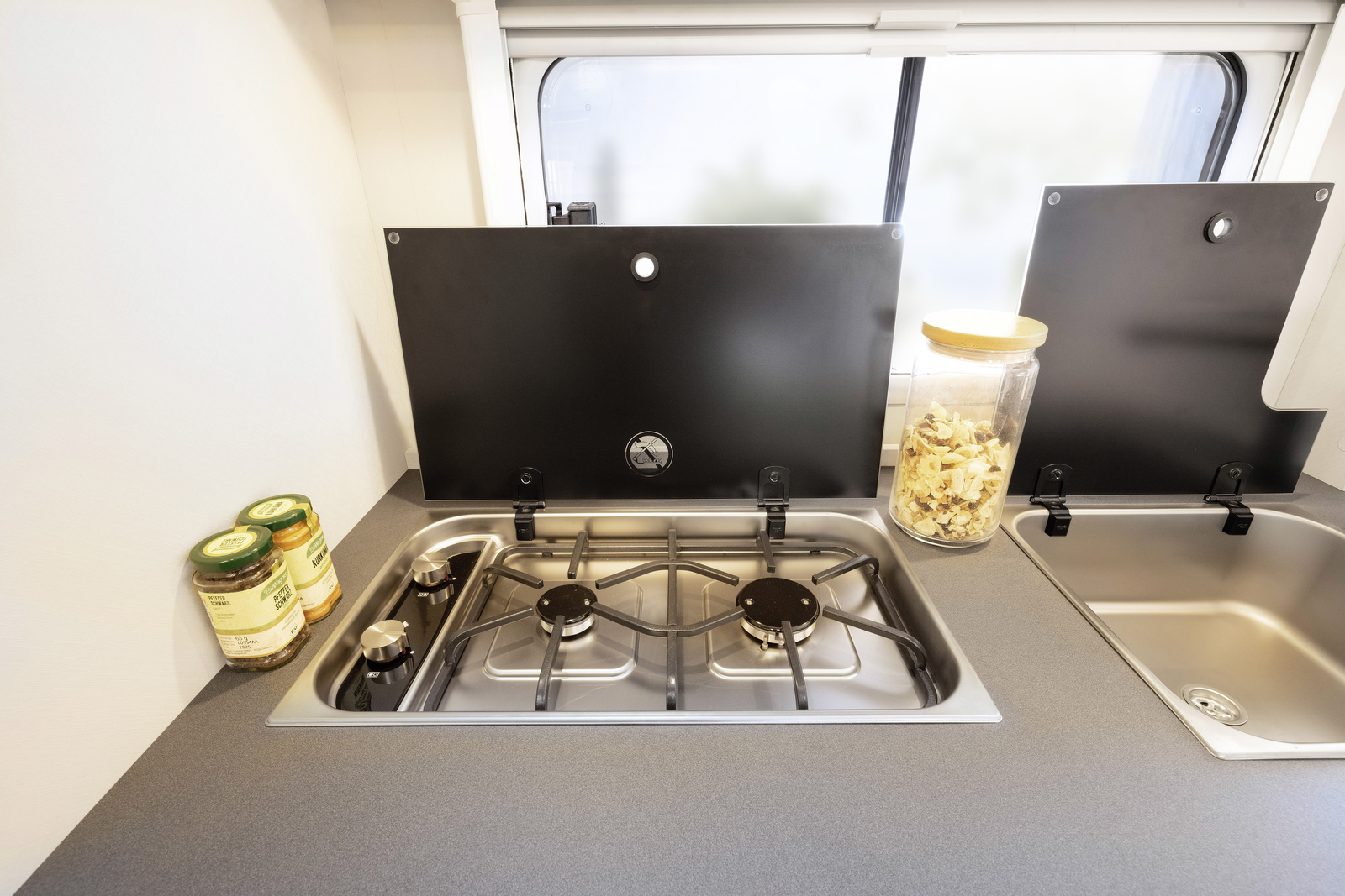 DET_Camper_560_FMK_Kocher_Spuele_261124_RET-Screen