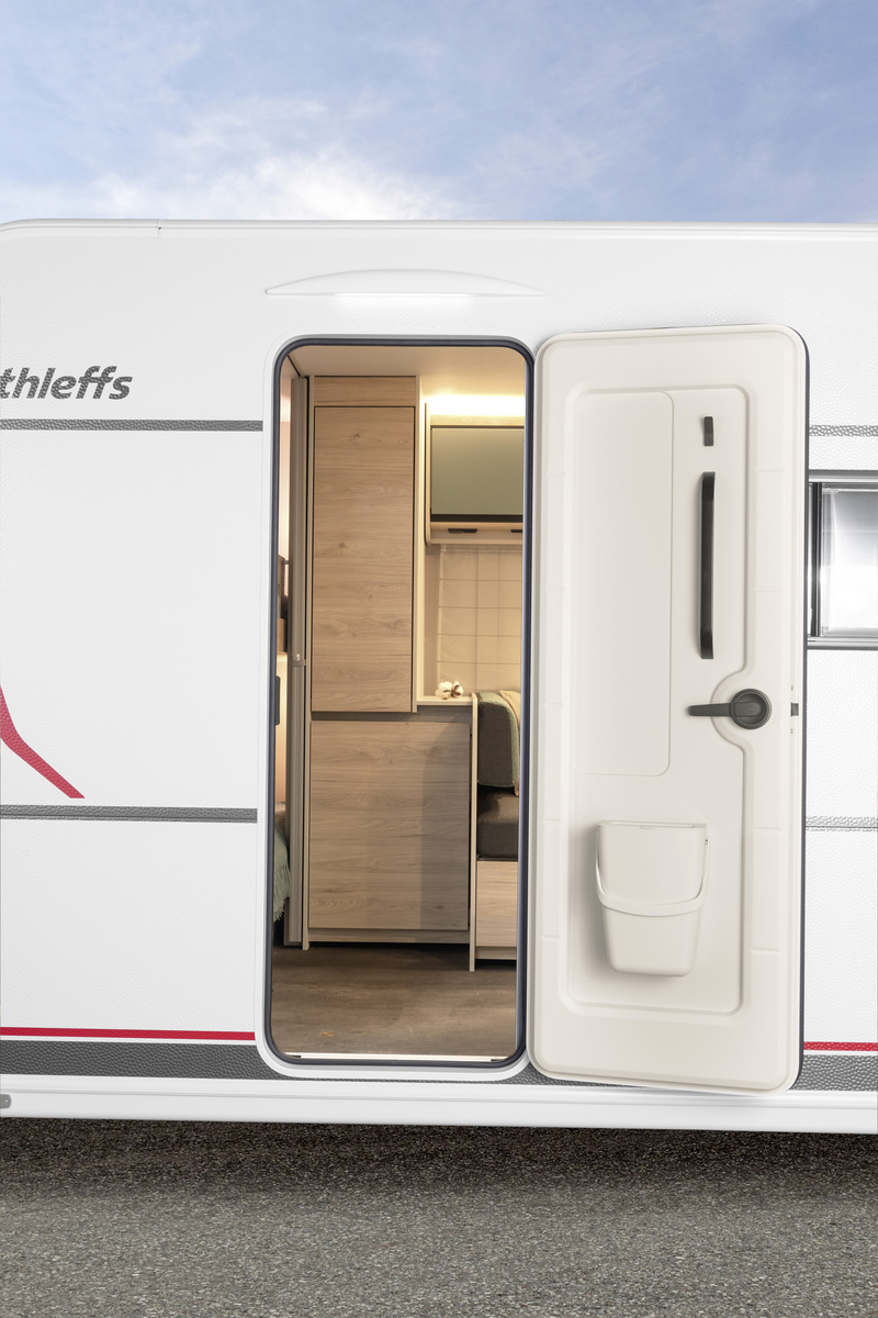 DET_Camper_Family_560_FMK_Einstiegstuere_261124_RET-Screen
