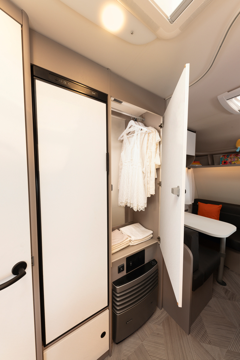 DET_c_go_up_525_KR_ACTIVE_Manilva_Kleiderschrank_RET_080225-Screen