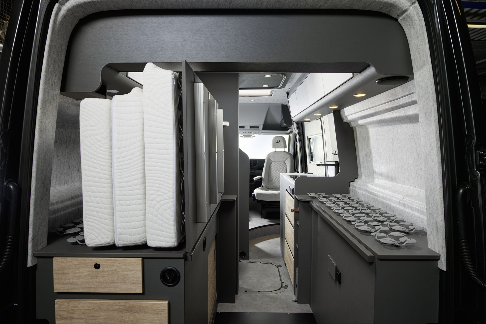 Dethleffs_VW_600DR_Bett_Tellerrost_05-Screen