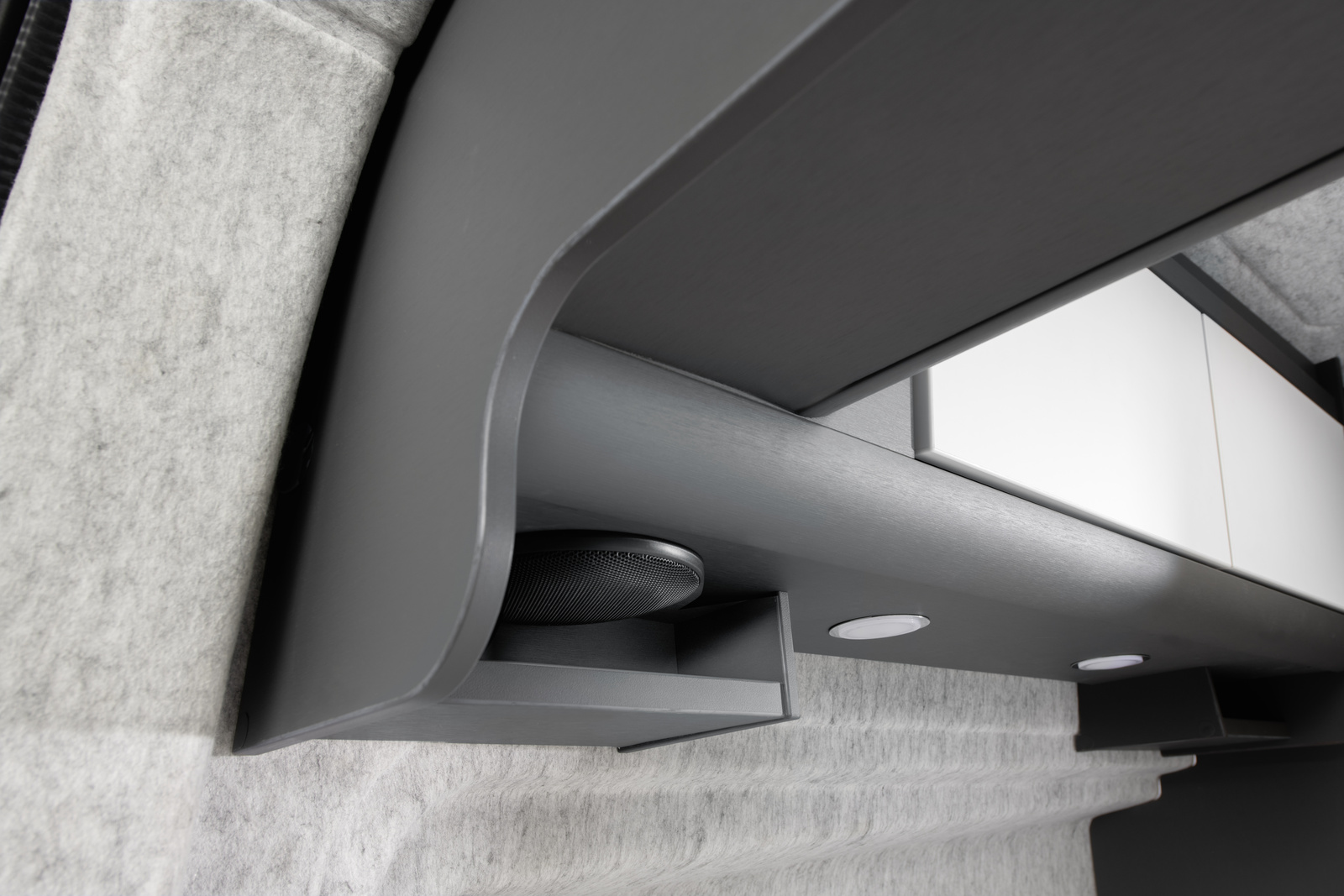 Dethleffs_VW_600DR_Offene_Ablage_Bett_08-Screen