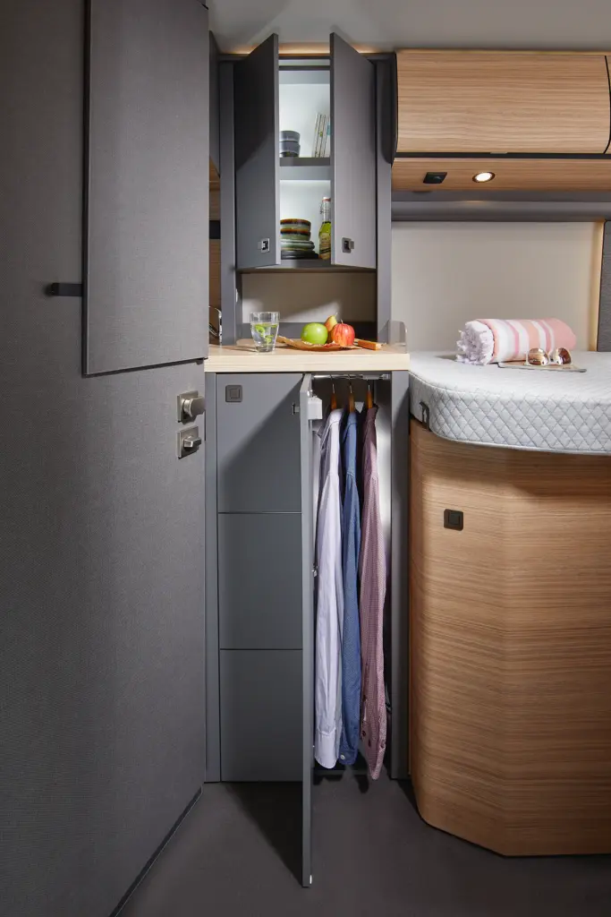 2026_MalibuVan_firstclass-tworooms_GT-skyview_640LERB_Universalhochschrank_ergebnis