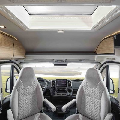 Malibu Van Diversity Fahrerhaus mit zwei Sitzen und Dachfenstern