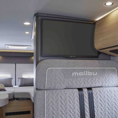 Malibu Diversity Schlafbereich mit Fernseher und Bett
