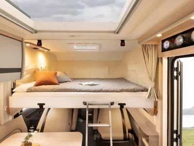 Dethleffs Globebus Hubbett mit Leiter und Dachfenster