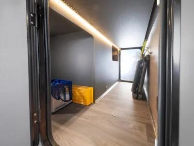 Dethleffs Globebus Heckgarage mit Beleuchtung und Stauraum