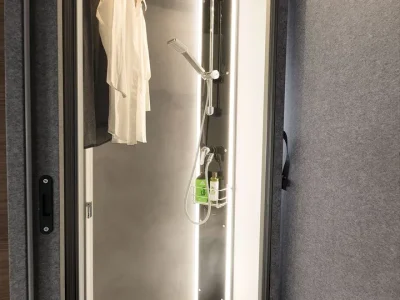 Dethleffs Trend Bad mit Dusche und Kleiderstange