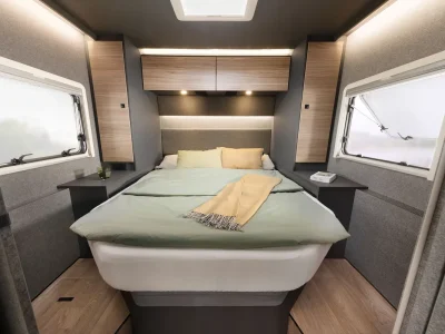 Dethleffs Trend Schlafbereich mit Doppelbett und Dachfenster