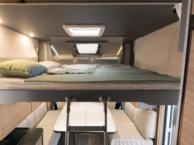 Dethleffs Trend Schlafbereich mit Doppelbett und Dachfenster
