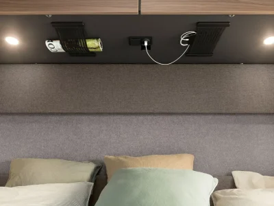 Dethleffs Trend Schlafbereich mit USB-Anschlüssen und Ablage
