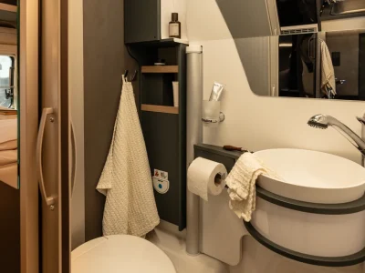 Laika Kosmo Camper Van Bad mit Waschbecken und Toilette