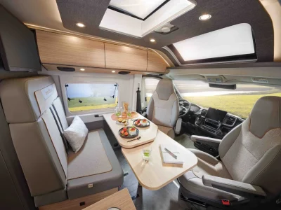 Malibu First Class Sitzgruppe mit Tisch und zwei drehbaren Pilotensitzen