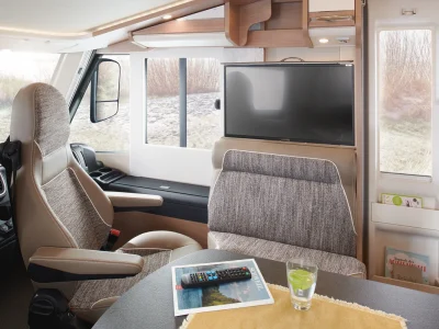 Malibu Vollintegrierter Sitzbereich mit Fernseher und Tisch