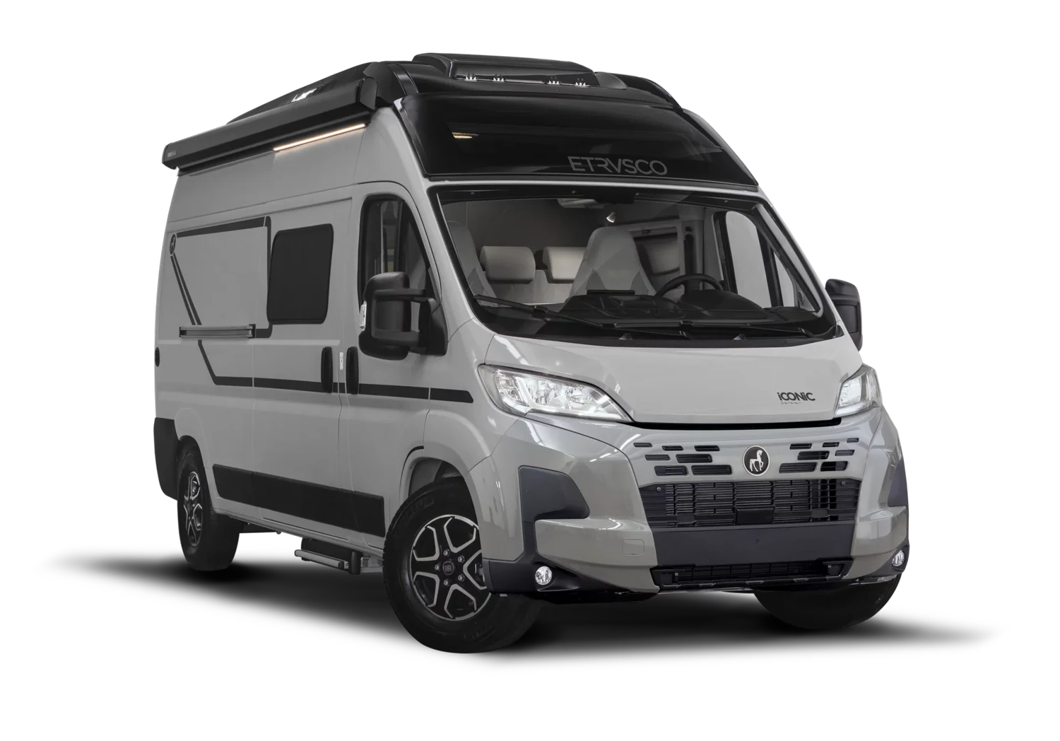 Etrusco CV Plus Campervan von vorne mit ausgefahrener Markise
