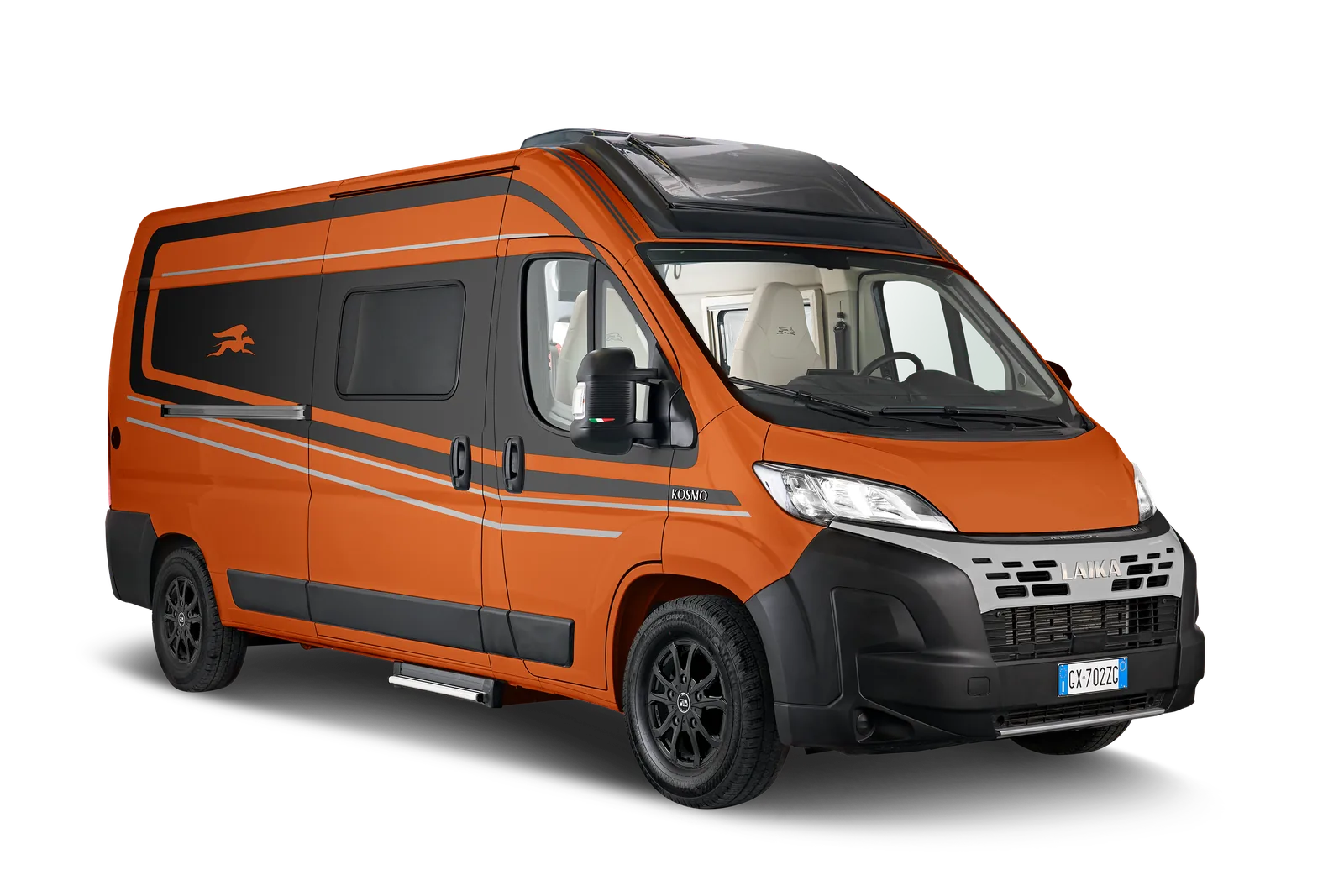 Laika Kosmo Campervan mit markanter orangefarbener Lackierung und schwarzer Folierung
