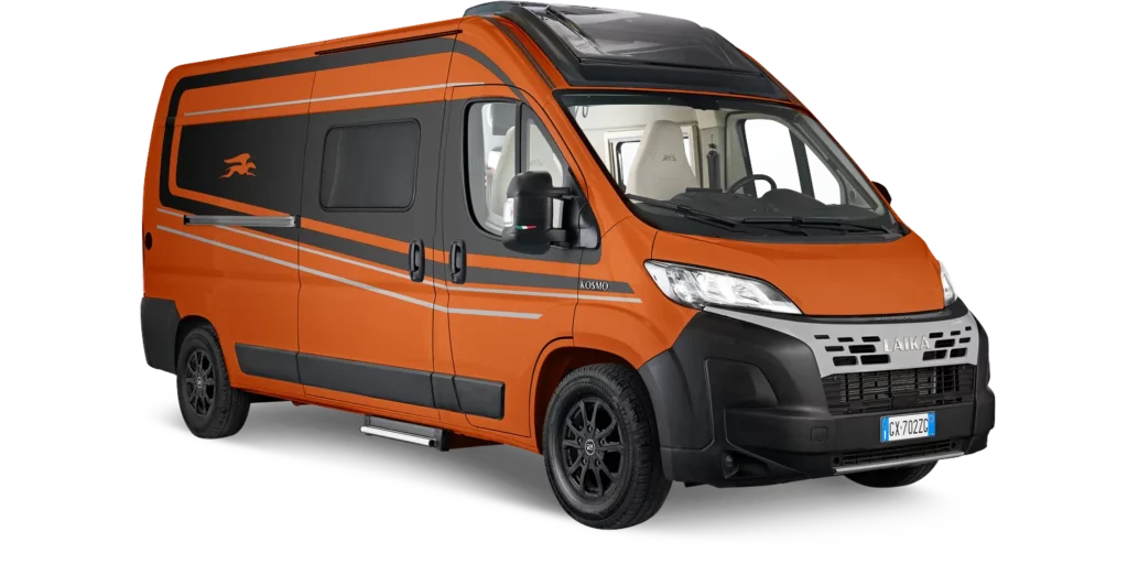 Laika Kosmo Campervan mit orangefarbenem Aufbau und schwarzen Akzenten