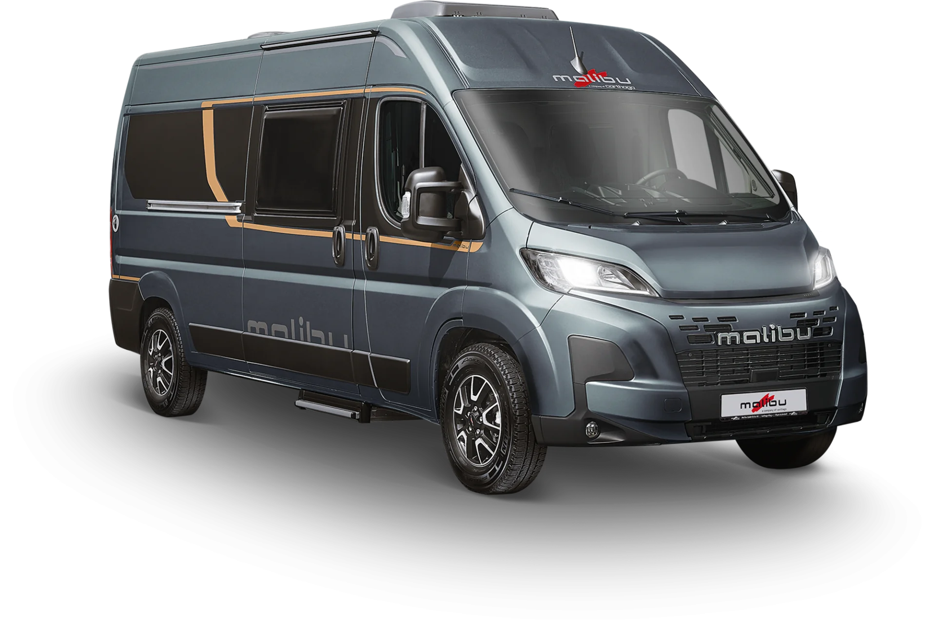 Malibu Compact Campervan von vorne links mit markanter Lackierung